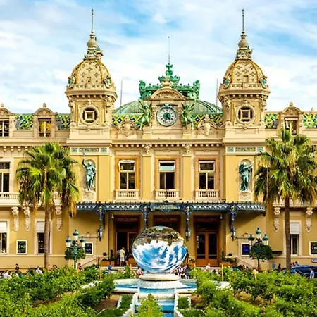 Beautiful Fully Renovated Centrally Located Apartment