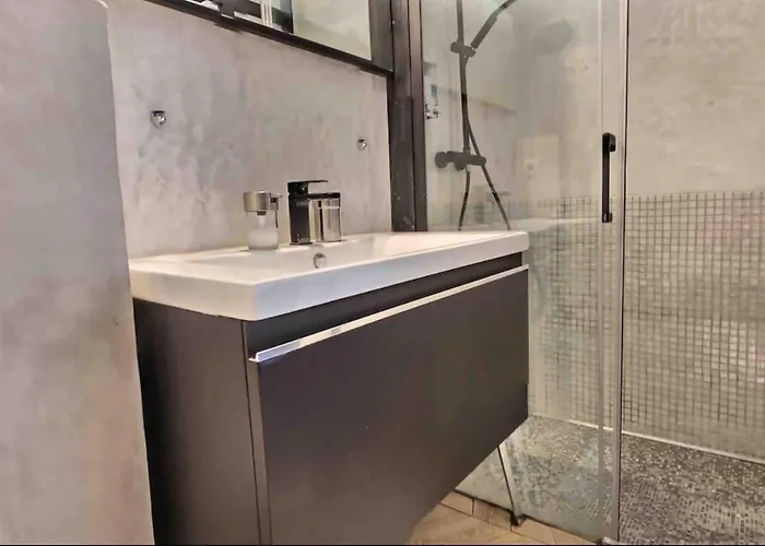 Beautiful Fully Renovated Centrally Located Apartamento Monte Carlo